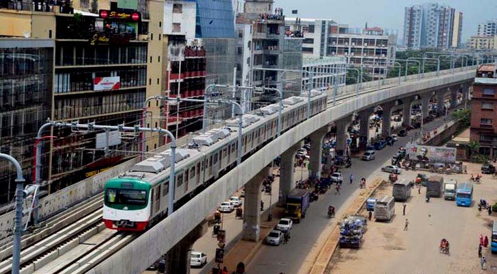 কর্তাদের লালফিতায় বন্দি মেট্রোর যাত্রীসেবা